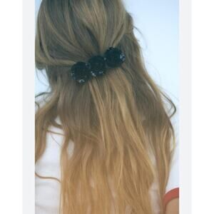 Nwt-Zara- FLORAL METAL HAIR CLIP-black